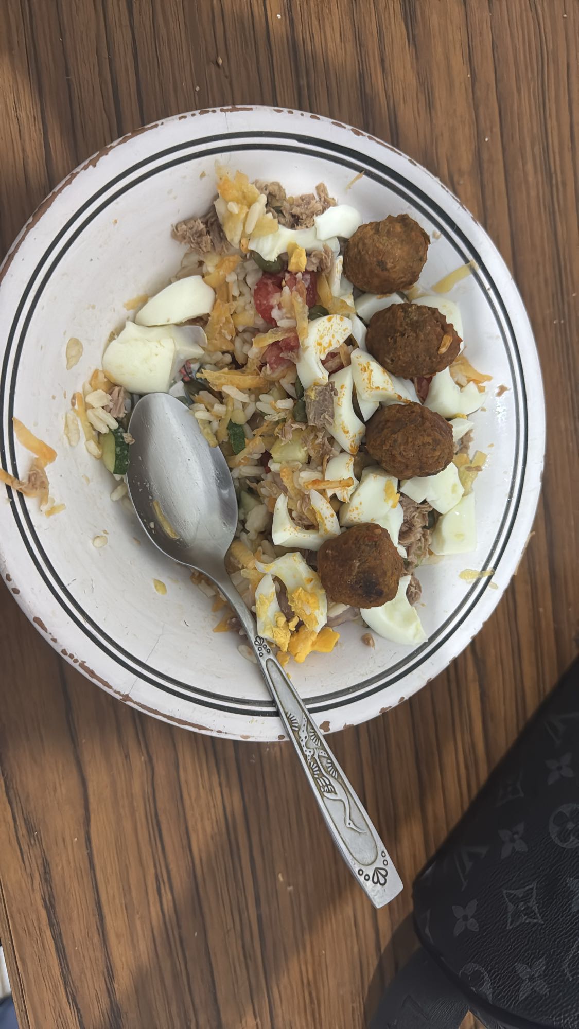 Salade riz œuf thon boulettes