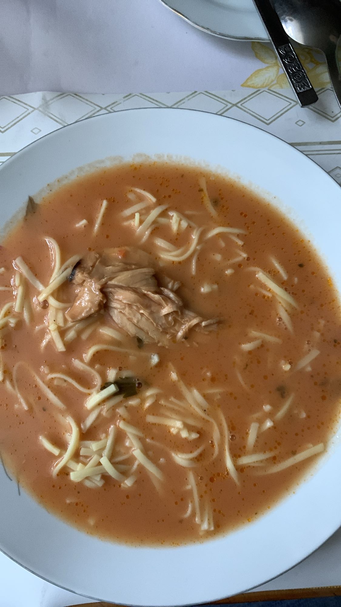 zupa pomidorowa z makaronem