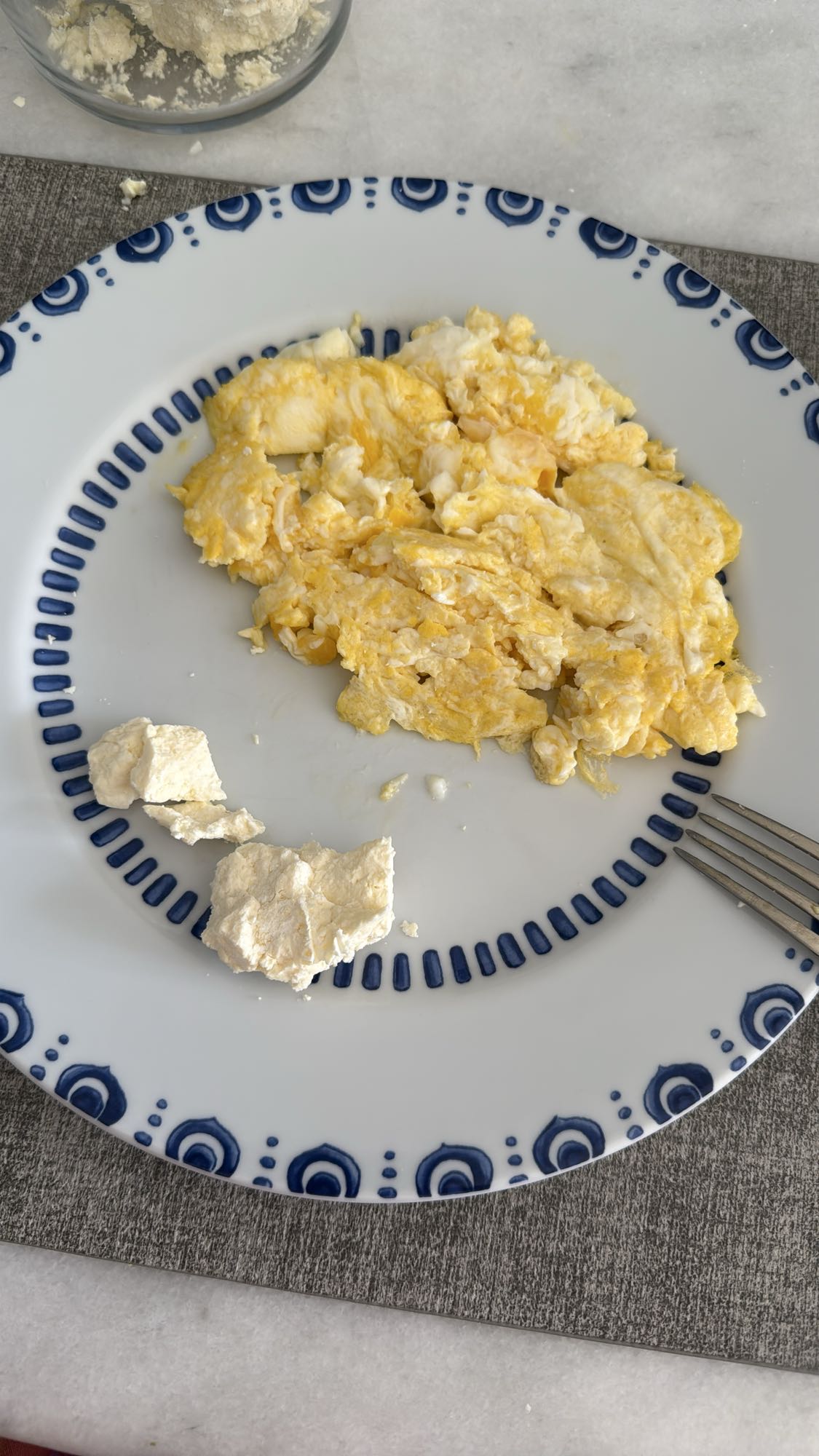 Huevos revueltos con queso