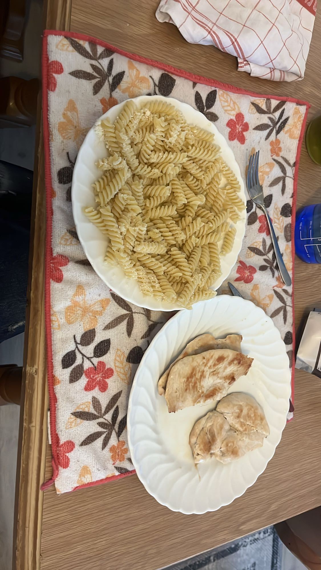 Pasta e pollo grigliato