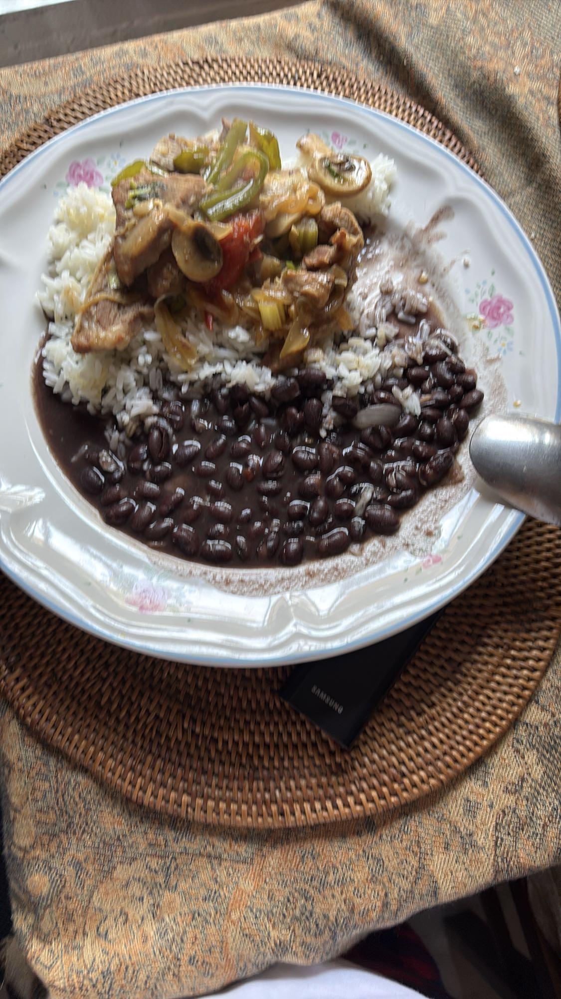 Arroz, frijoles y carne