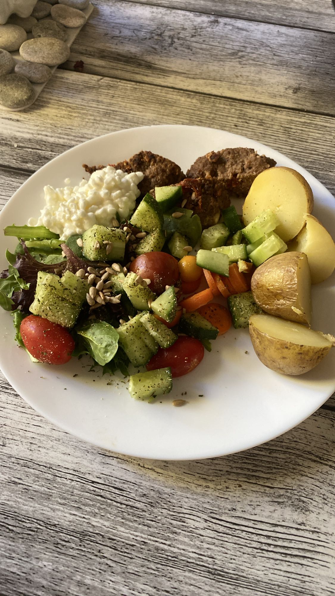 Älgfärsbiff med sallad