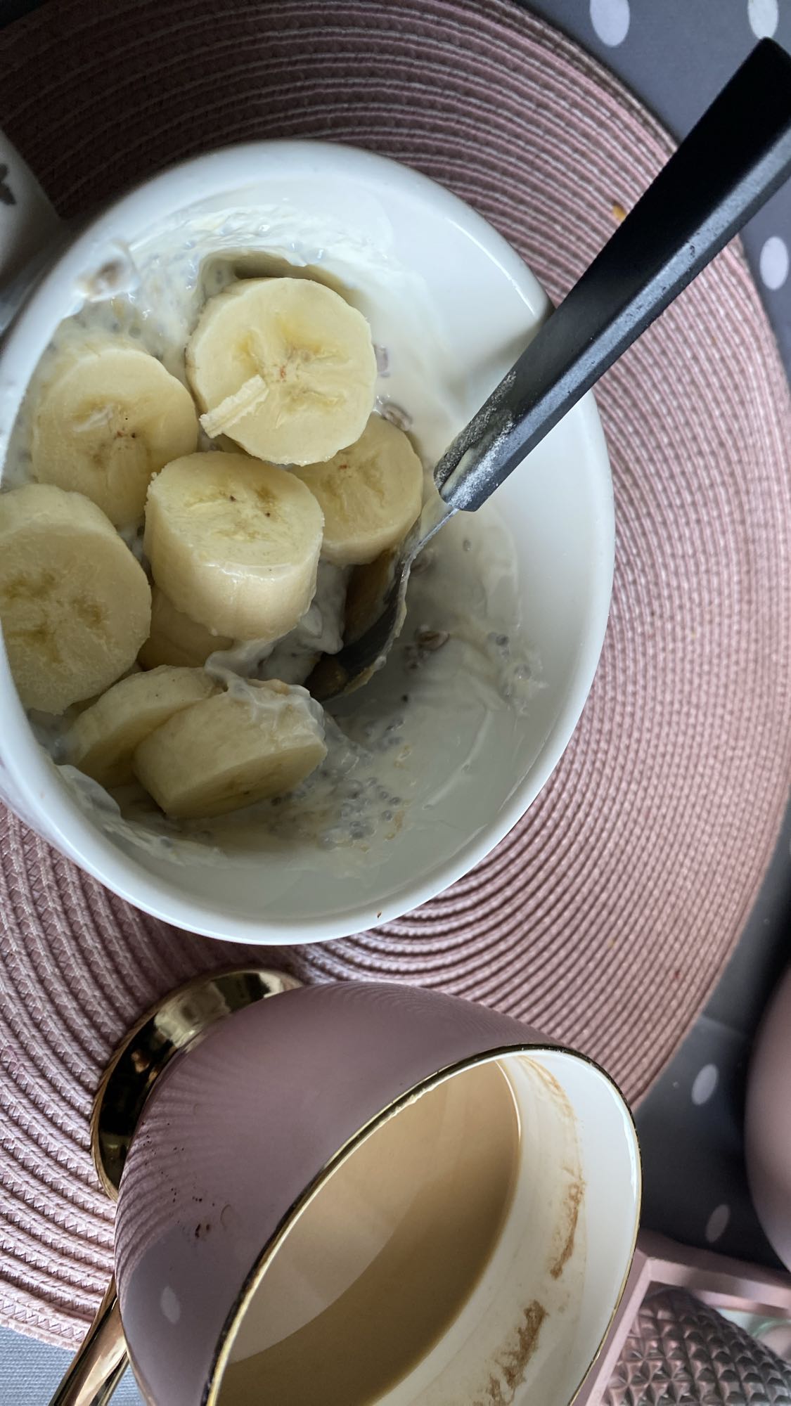 Jogurt z bananem i chia