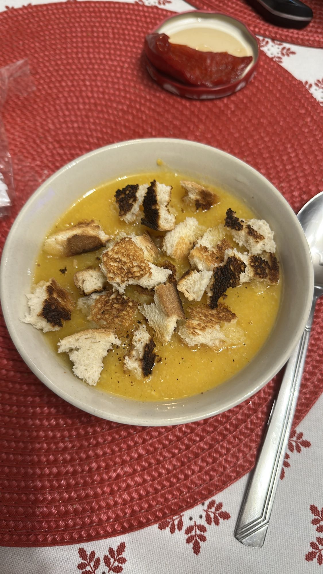 Supă cremă cu crutoane