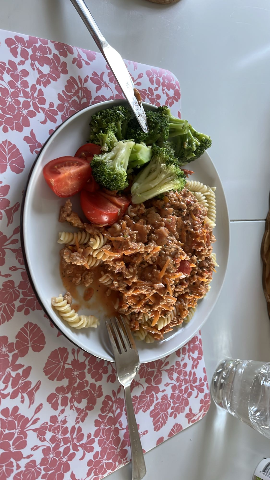 Pasta med köttfärssås & grönsaker