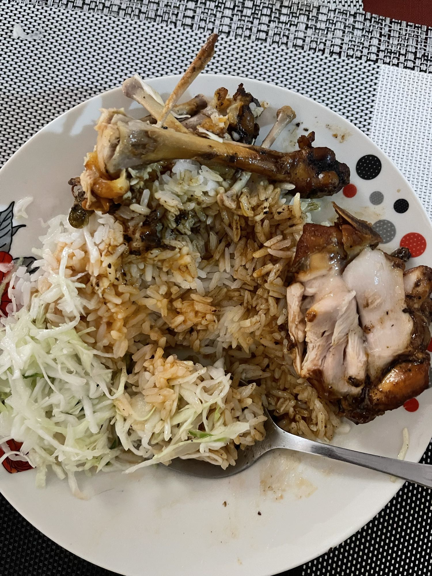 Pollo con arroz y ensalada