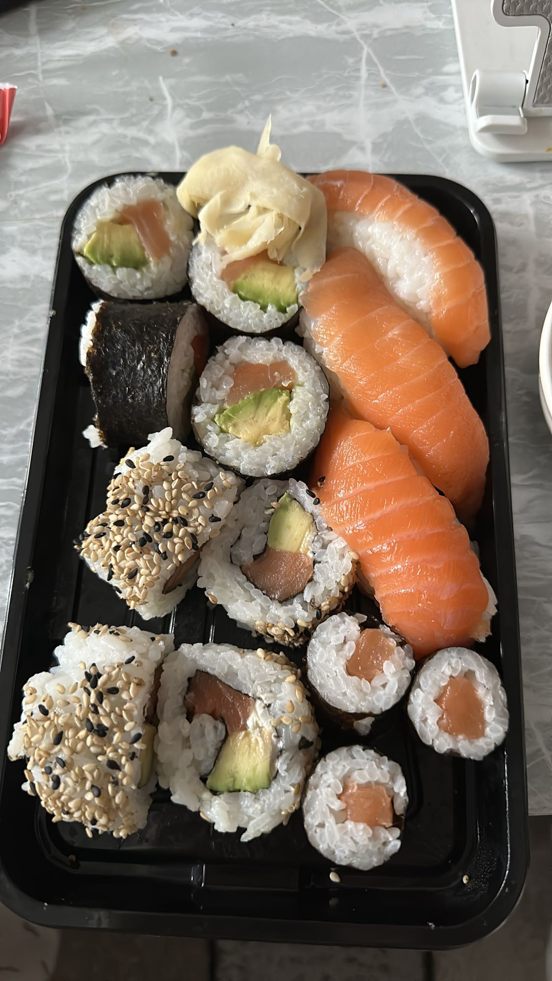 Sushi mix met zalm