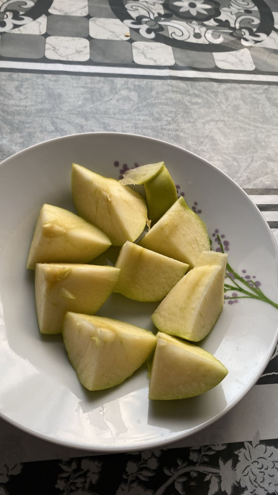 Manzana verde en trozos