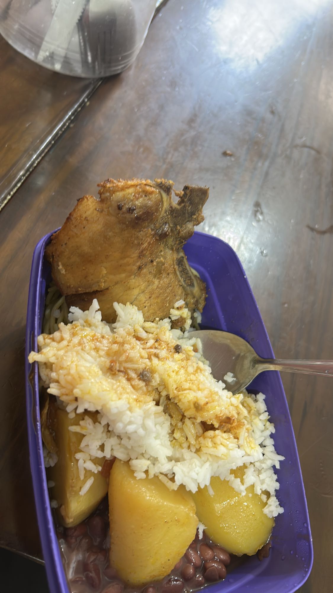 Arroz, feijão, batata e bisteca