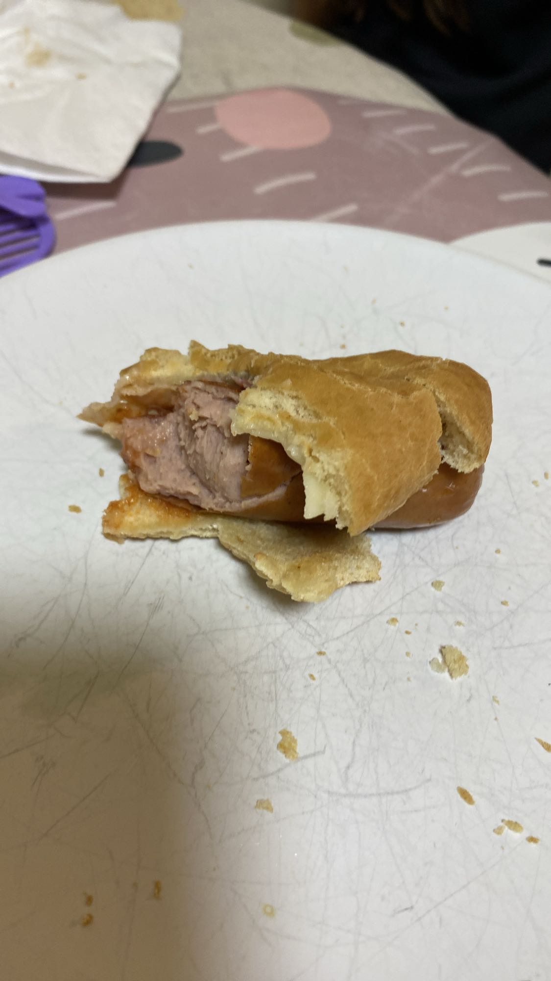Medio hot dog sencillo