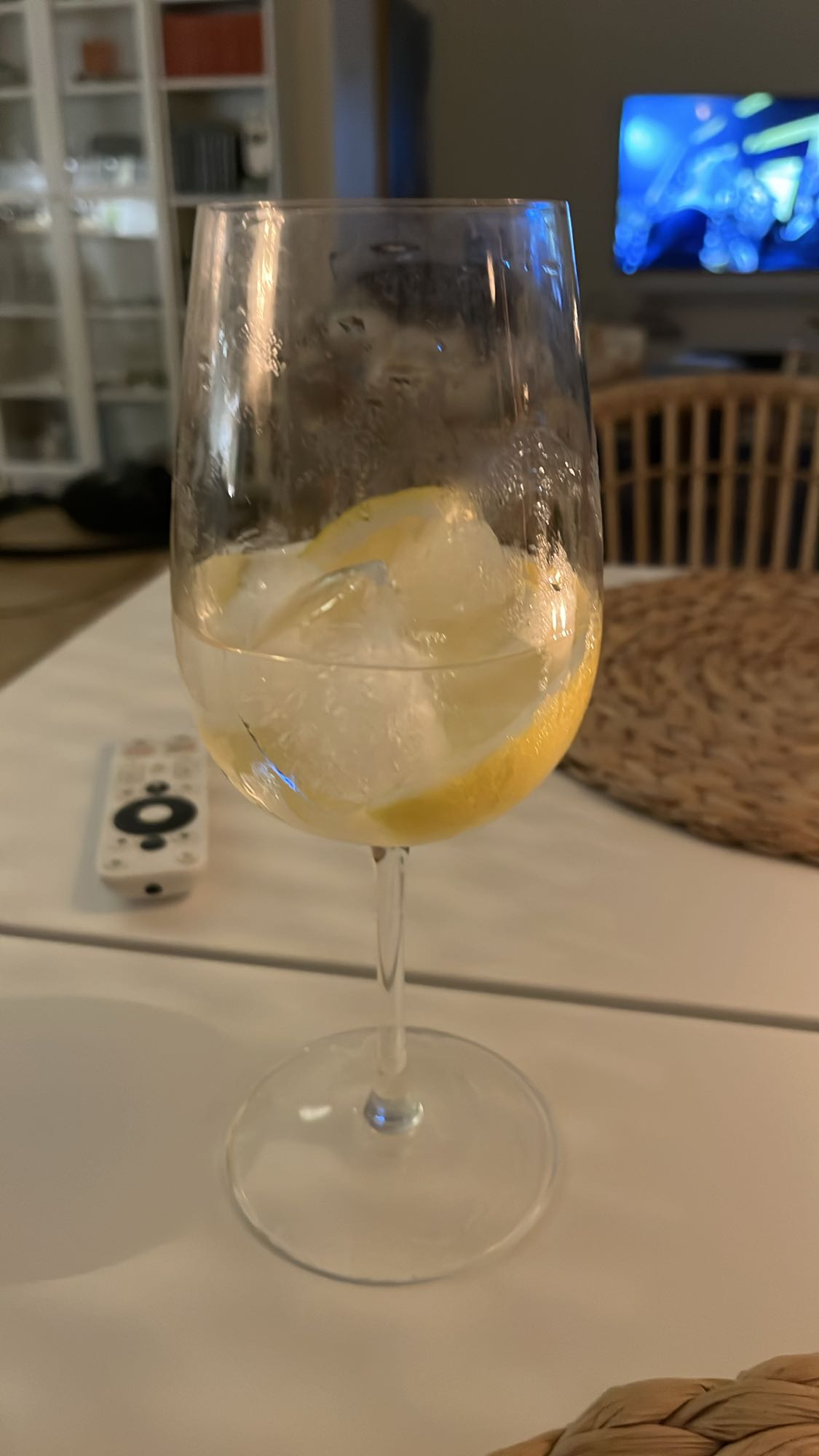 Gin och tonic med citron