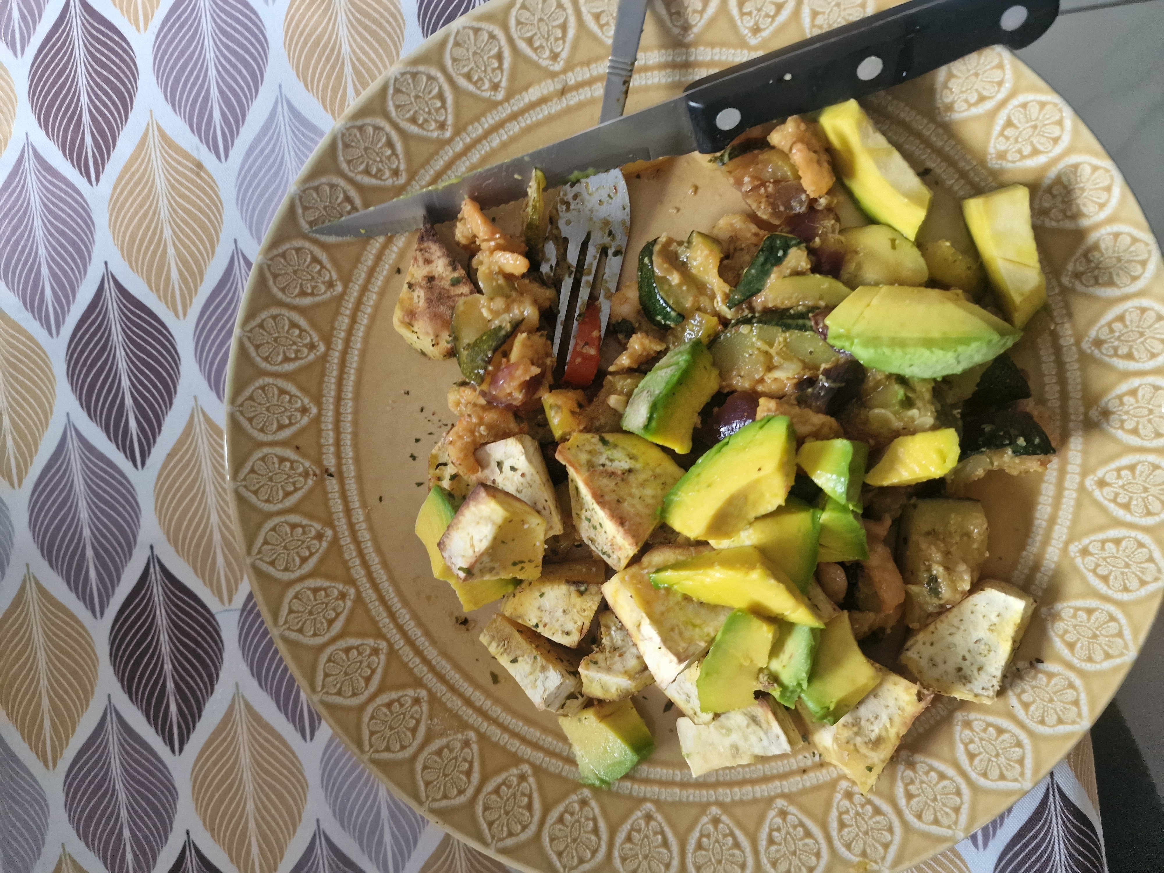 Tofu avocat légumes sautés
