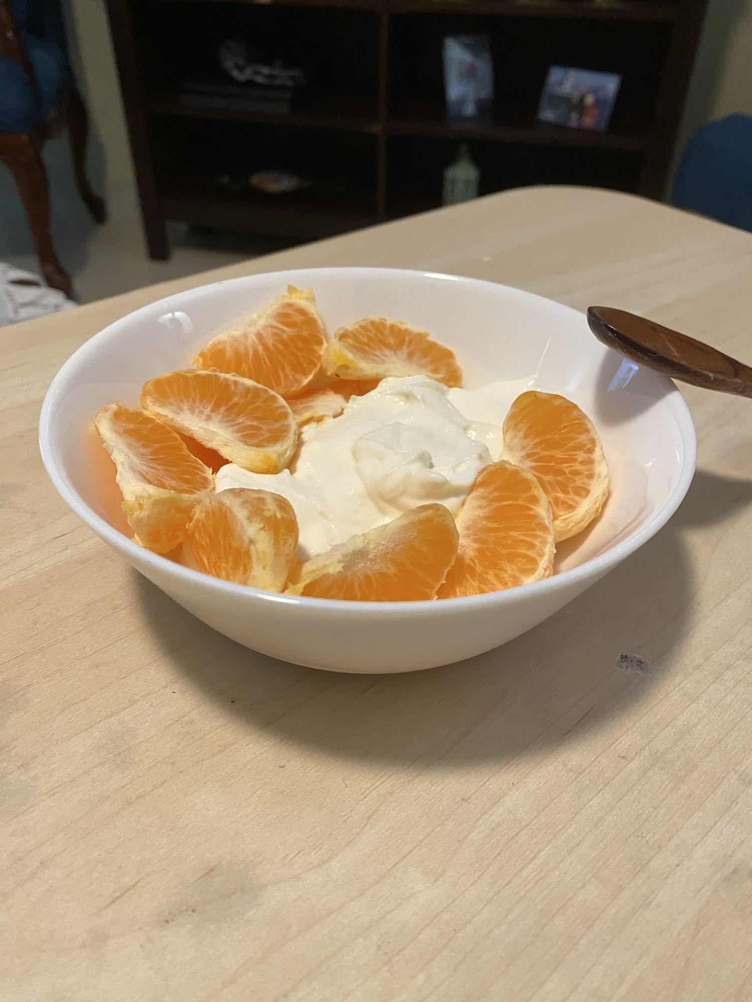 Yogur griego sin azúcar y mandarinas