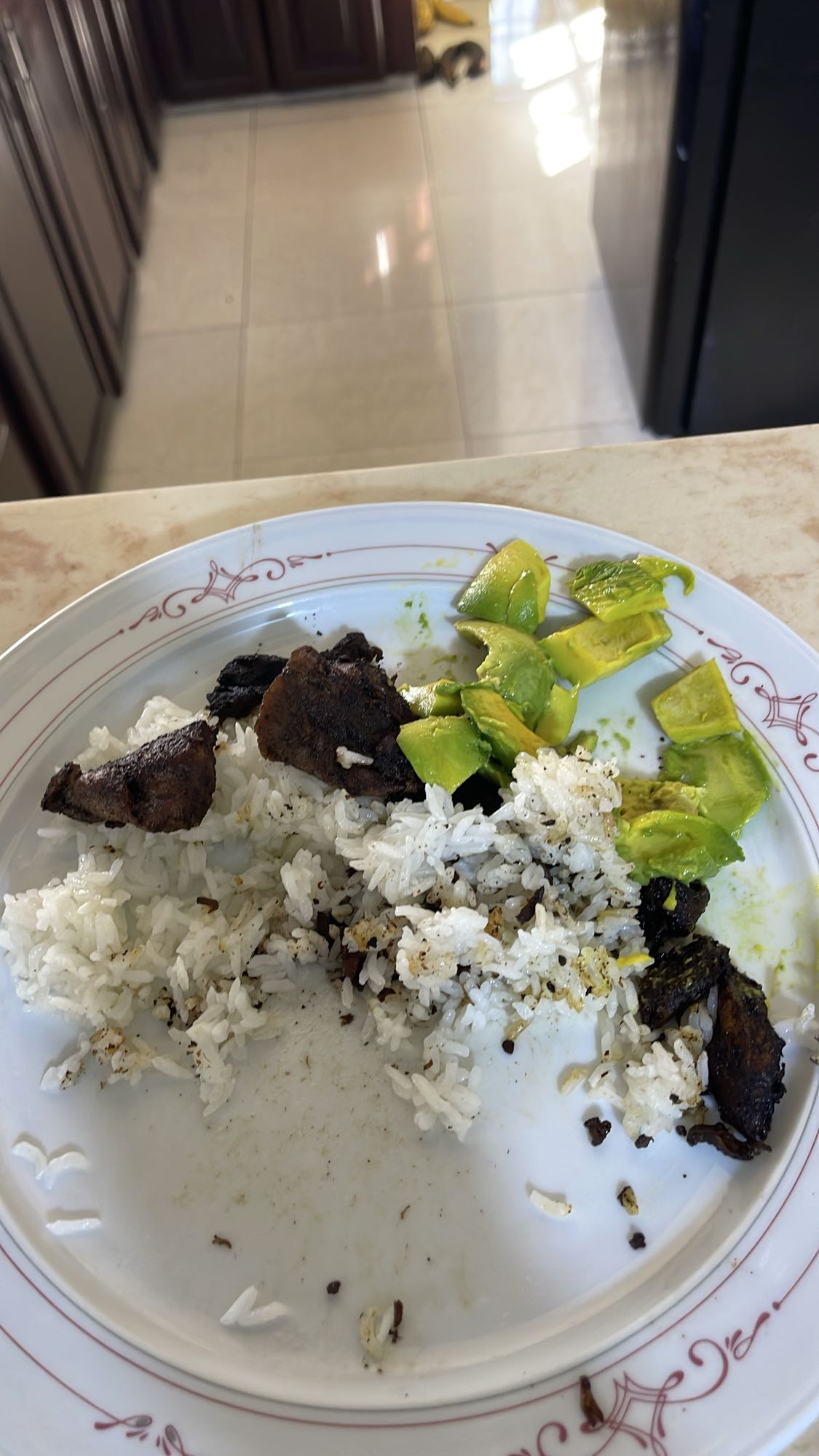 Riz, boeuf et avocat