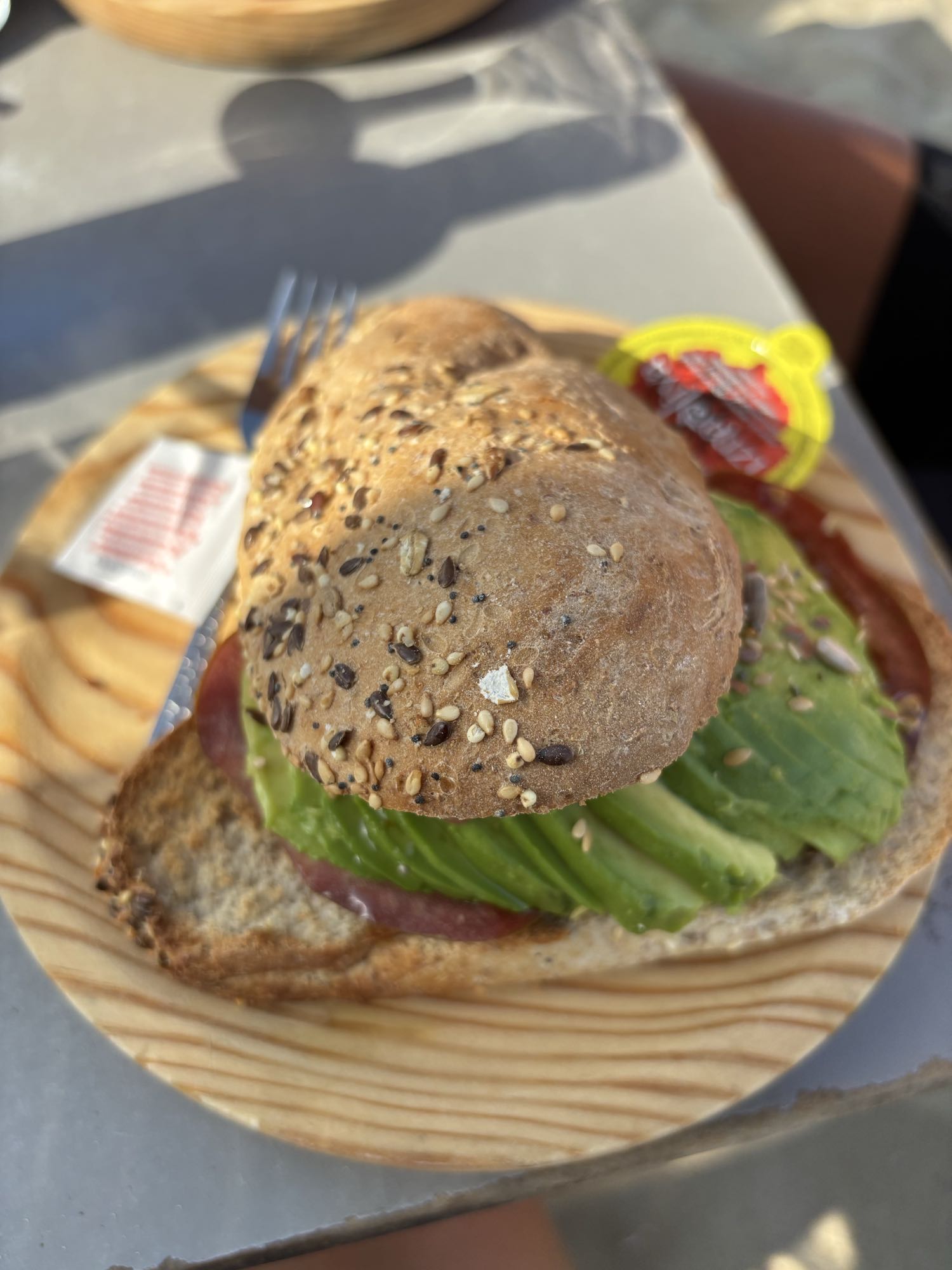 Avokadomacka med salami