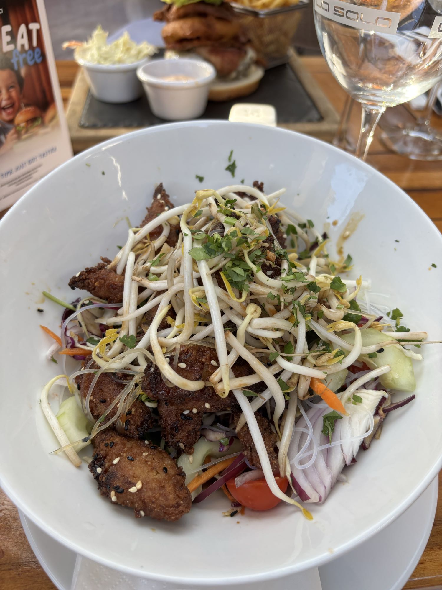 Asiatisk sallad med sojabitar