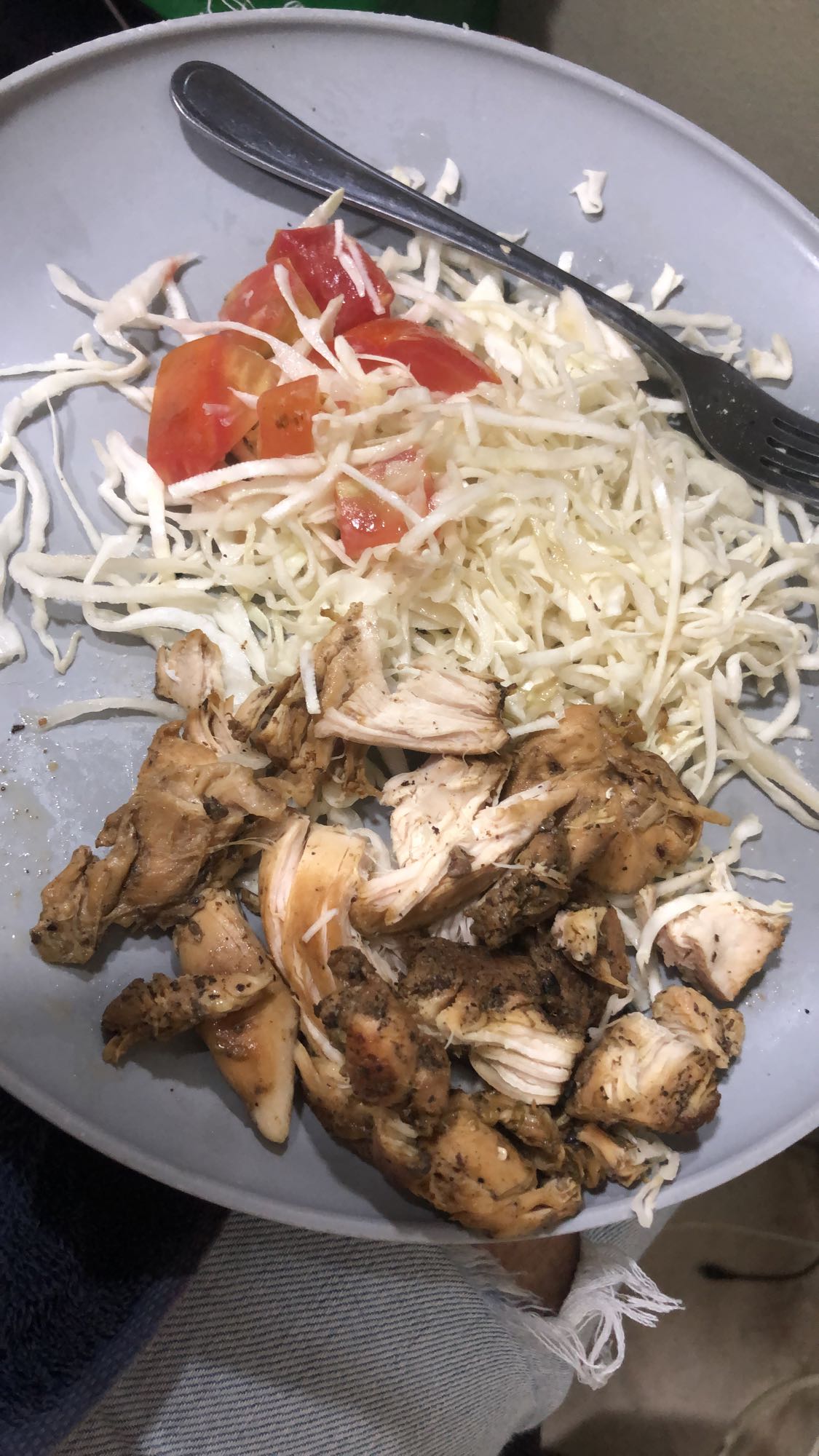Pollo con ensalada fresca