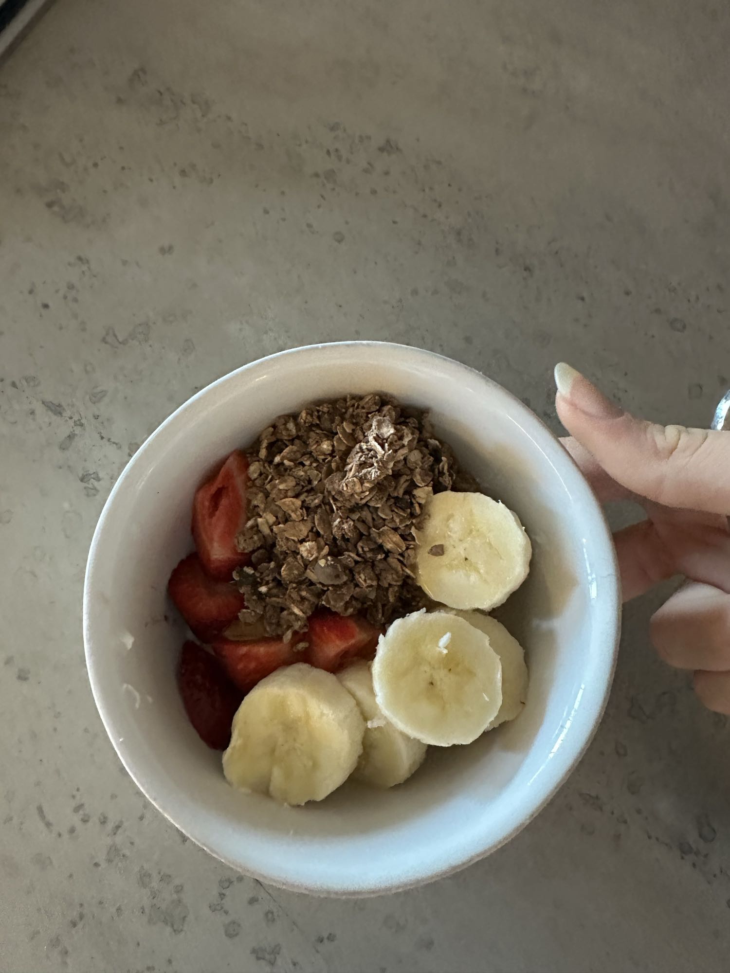 Tazón de granola y frutas