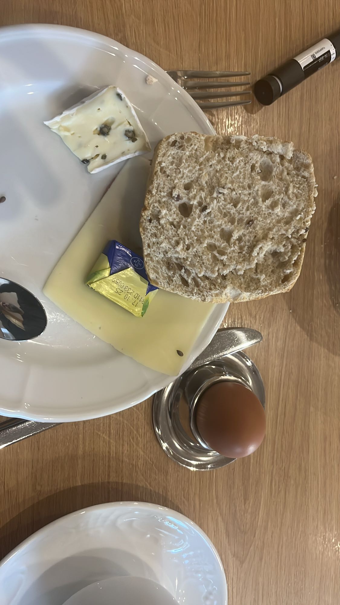 Frühstück mit Ei & Käse