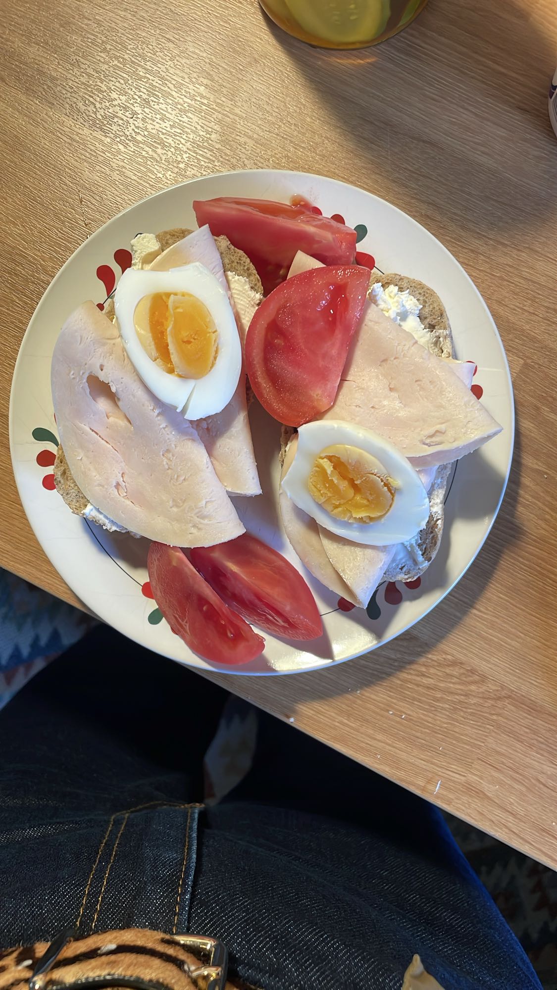 Kanapki z jajkiem i szynką