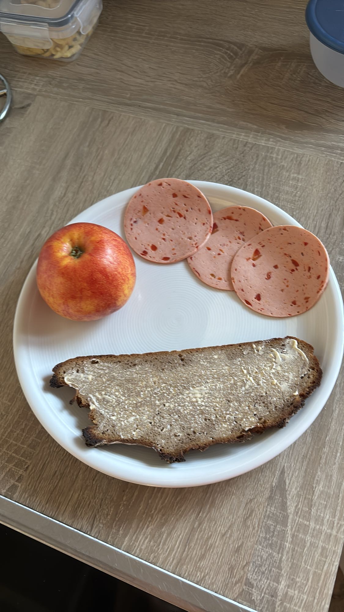Brot mit Aufschnitt & Apfel