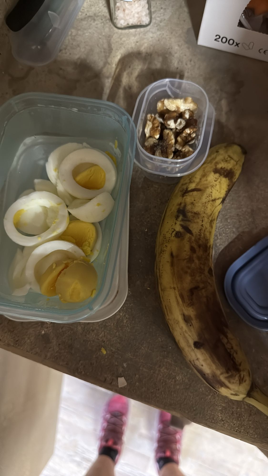 Mic dejun cu ouă și banană