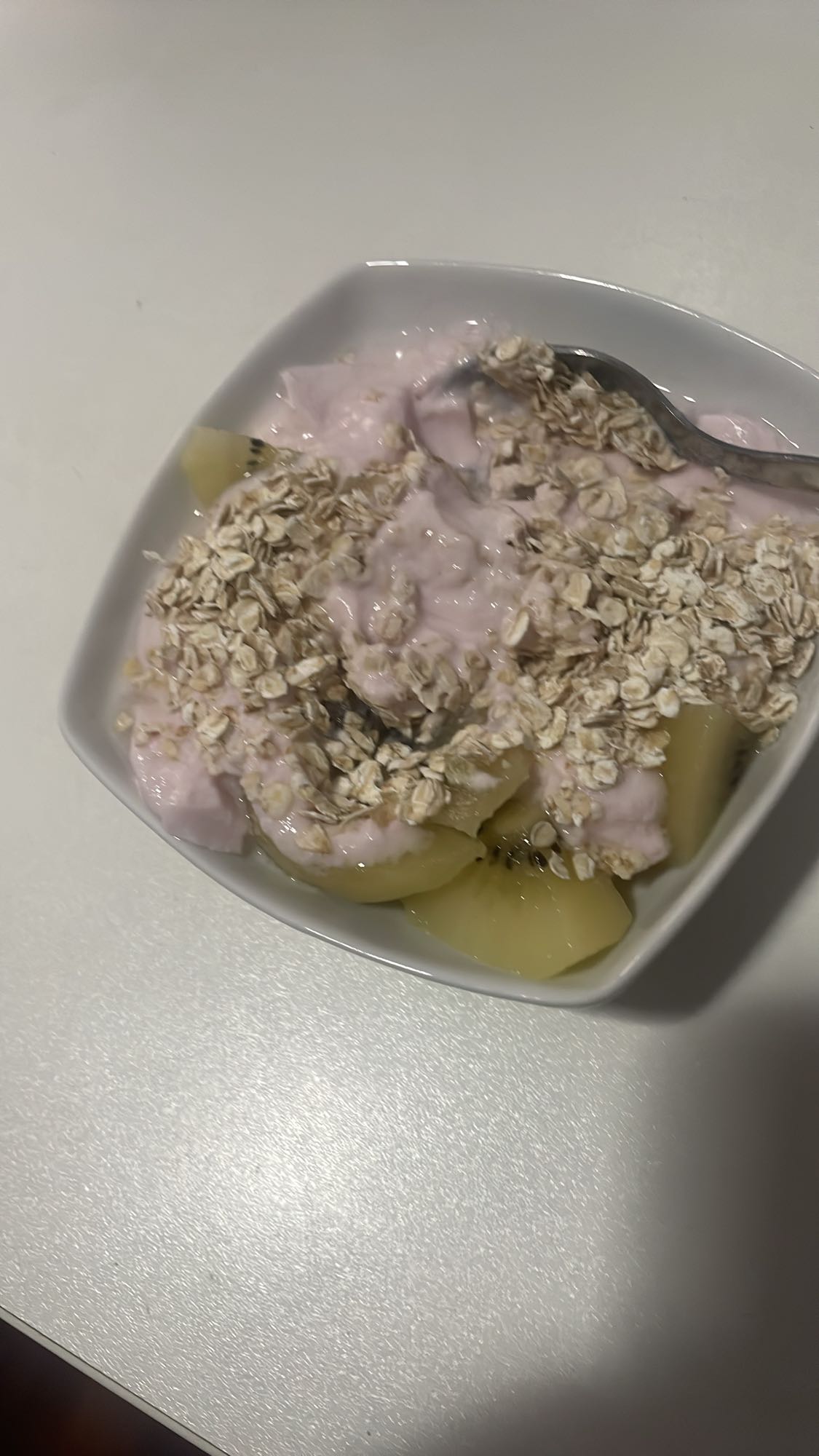 Yogur con kiwi y avena