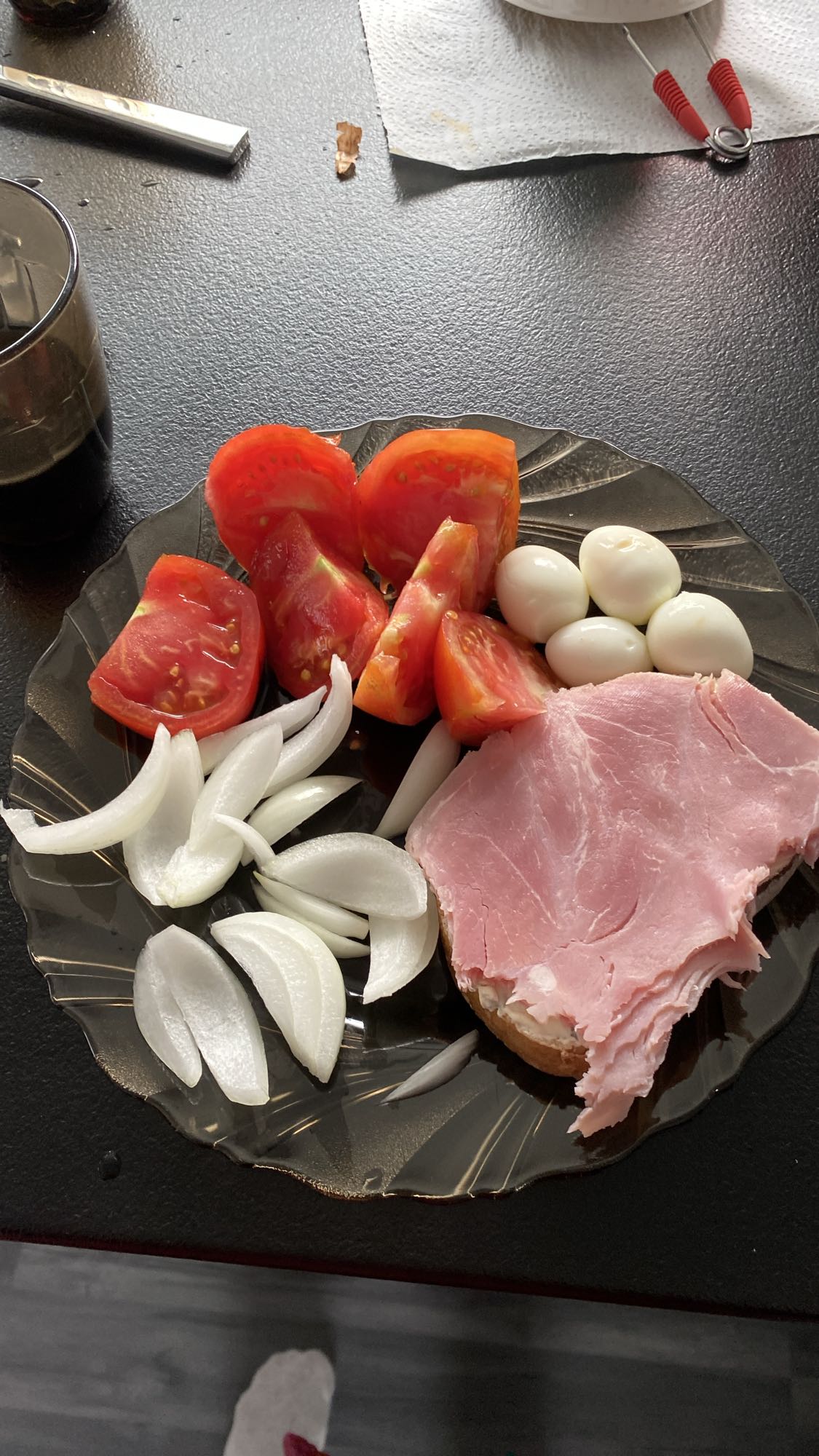 Mic dejun cu șuncă și legume