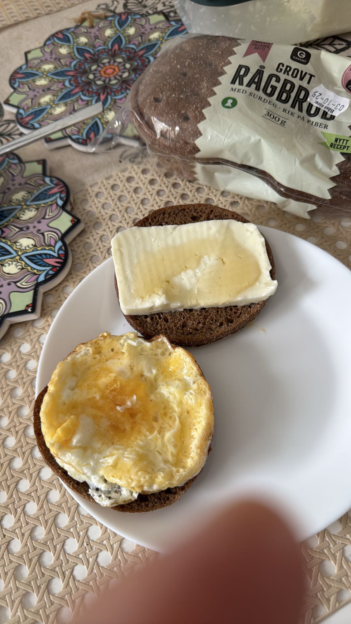 Rågbröd med ägg & smör