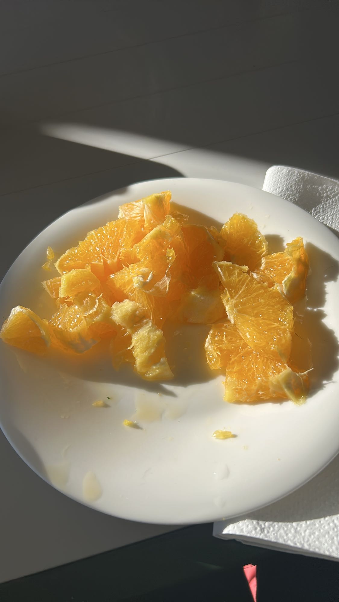 naranja fresca en trozos