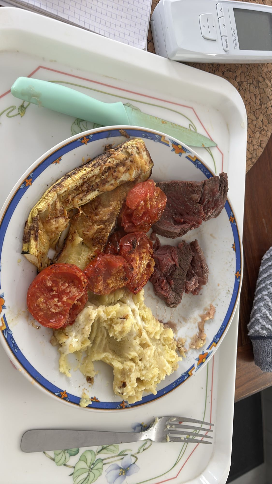 Déjeuner purée légumes et bœuf