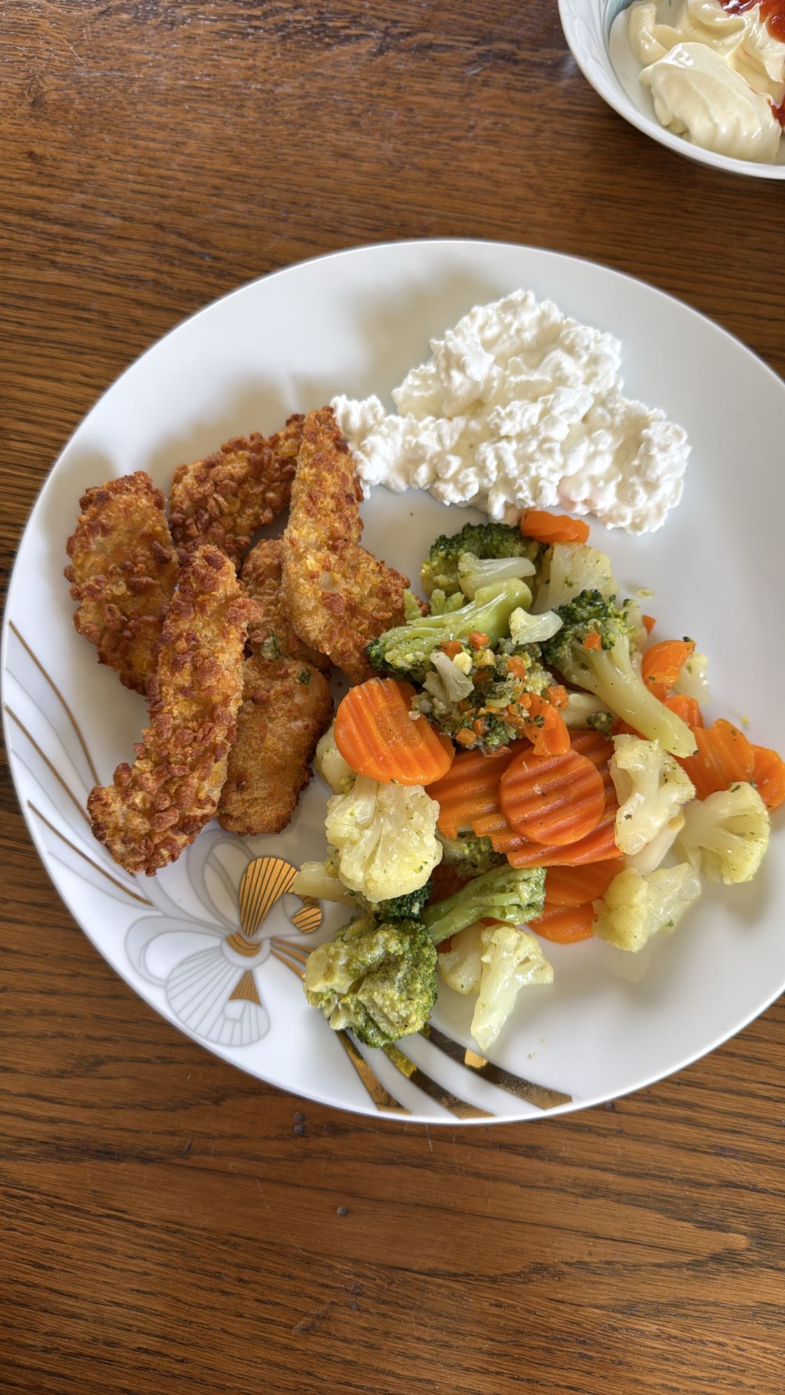 Chicken tenders with veggies