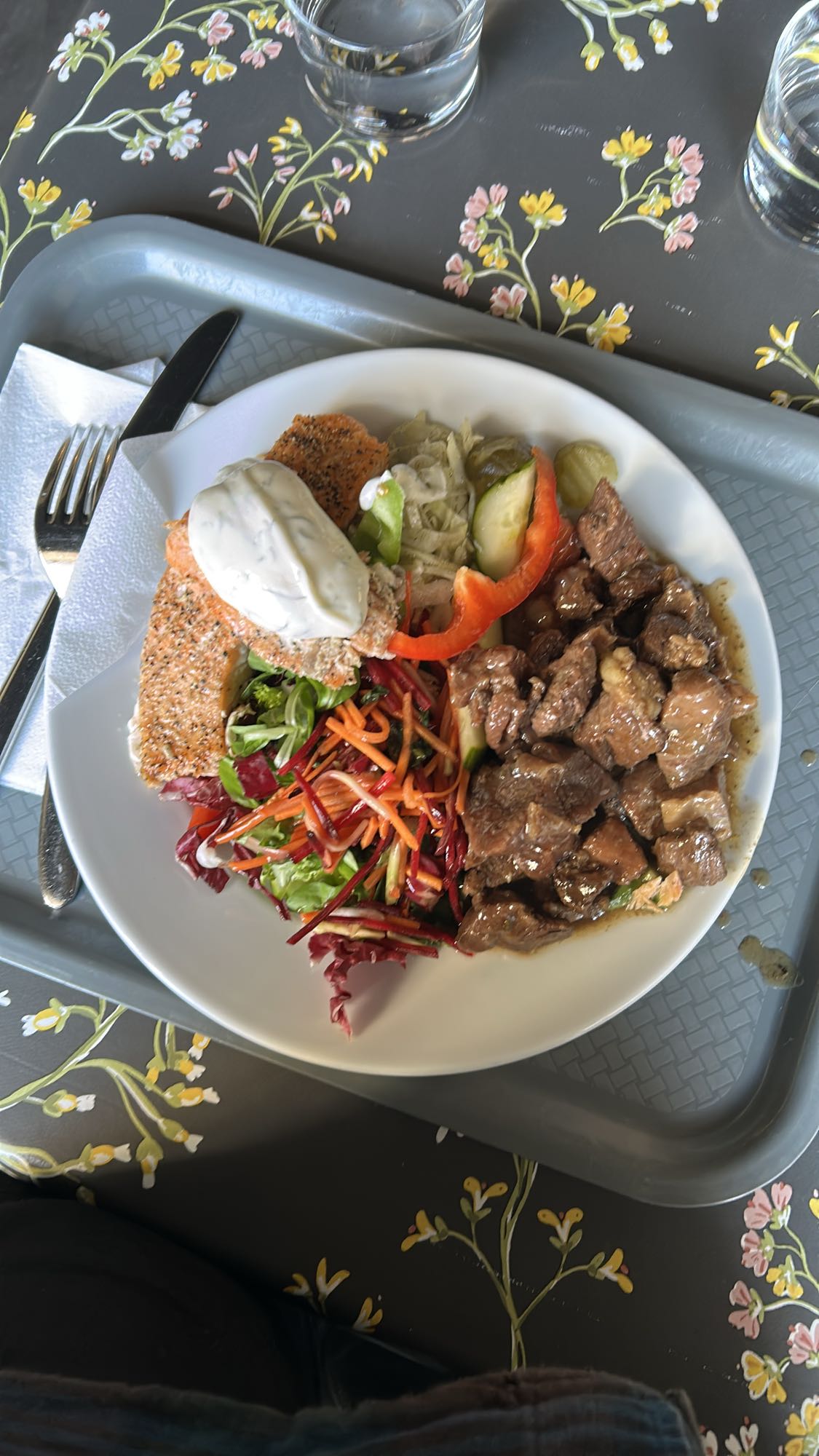 Lax och nötköttstallrik