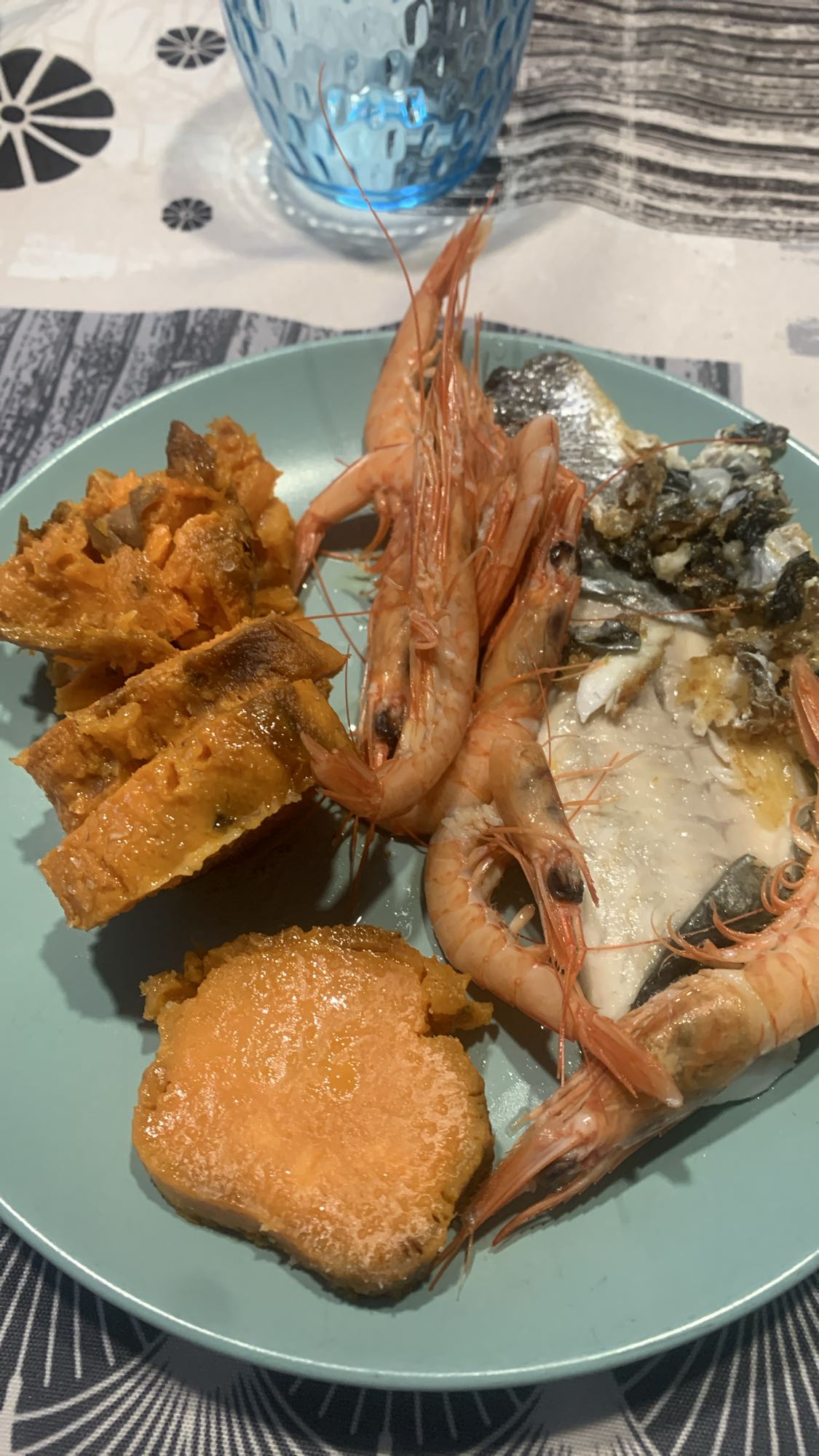 Pescado, camarones y batata