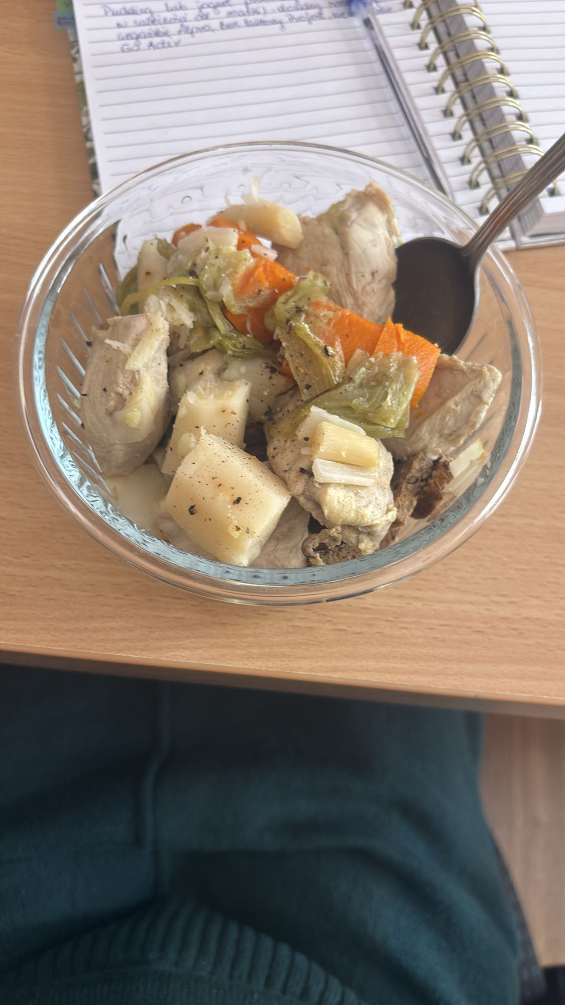 Gotowany kurczak z warzywami