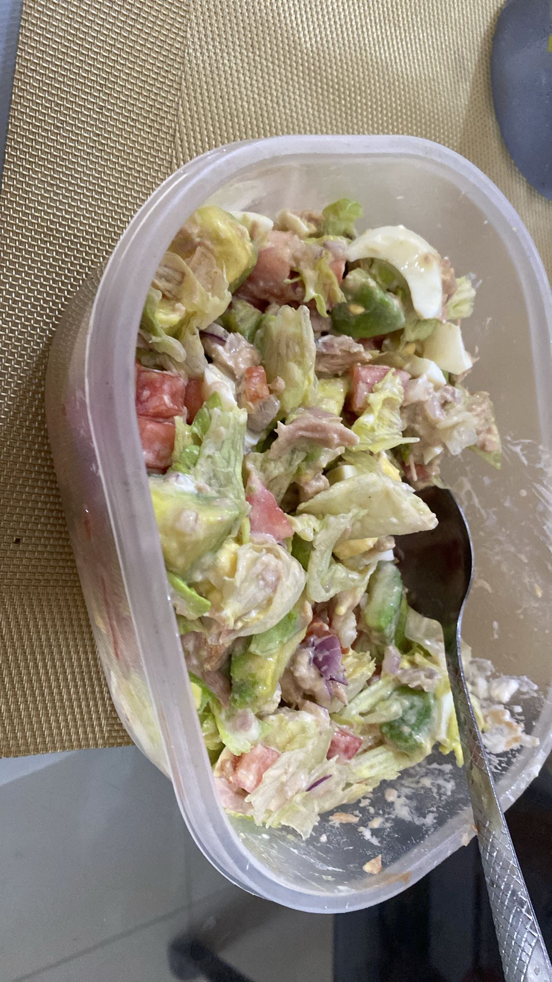 ensalada de atún y huevo