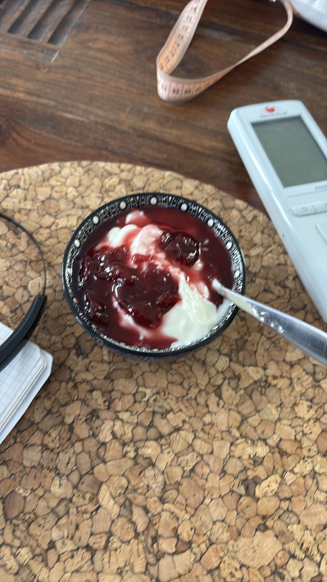 Fromage blanc avec confiture