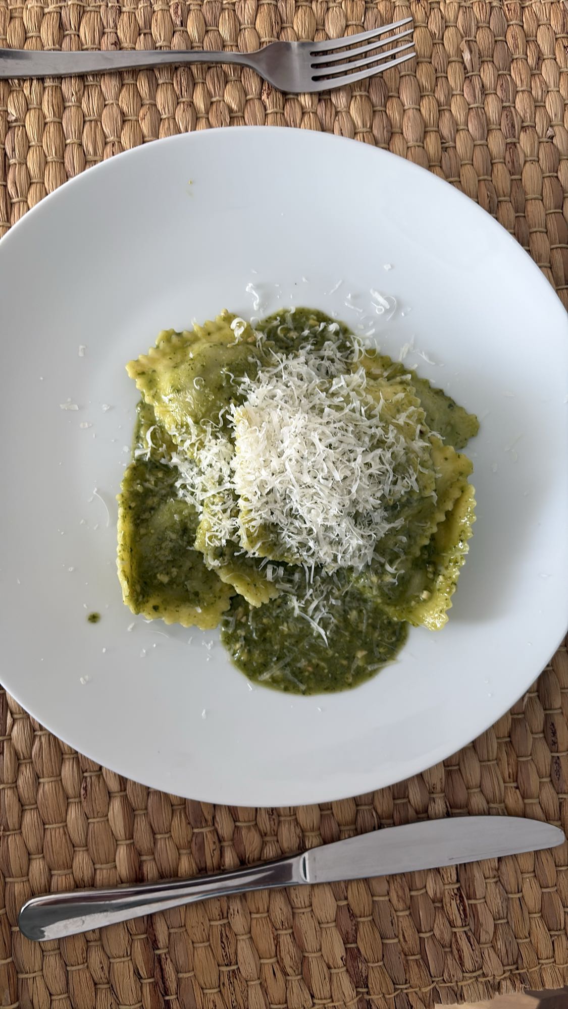Ravioli with pesto and cheese