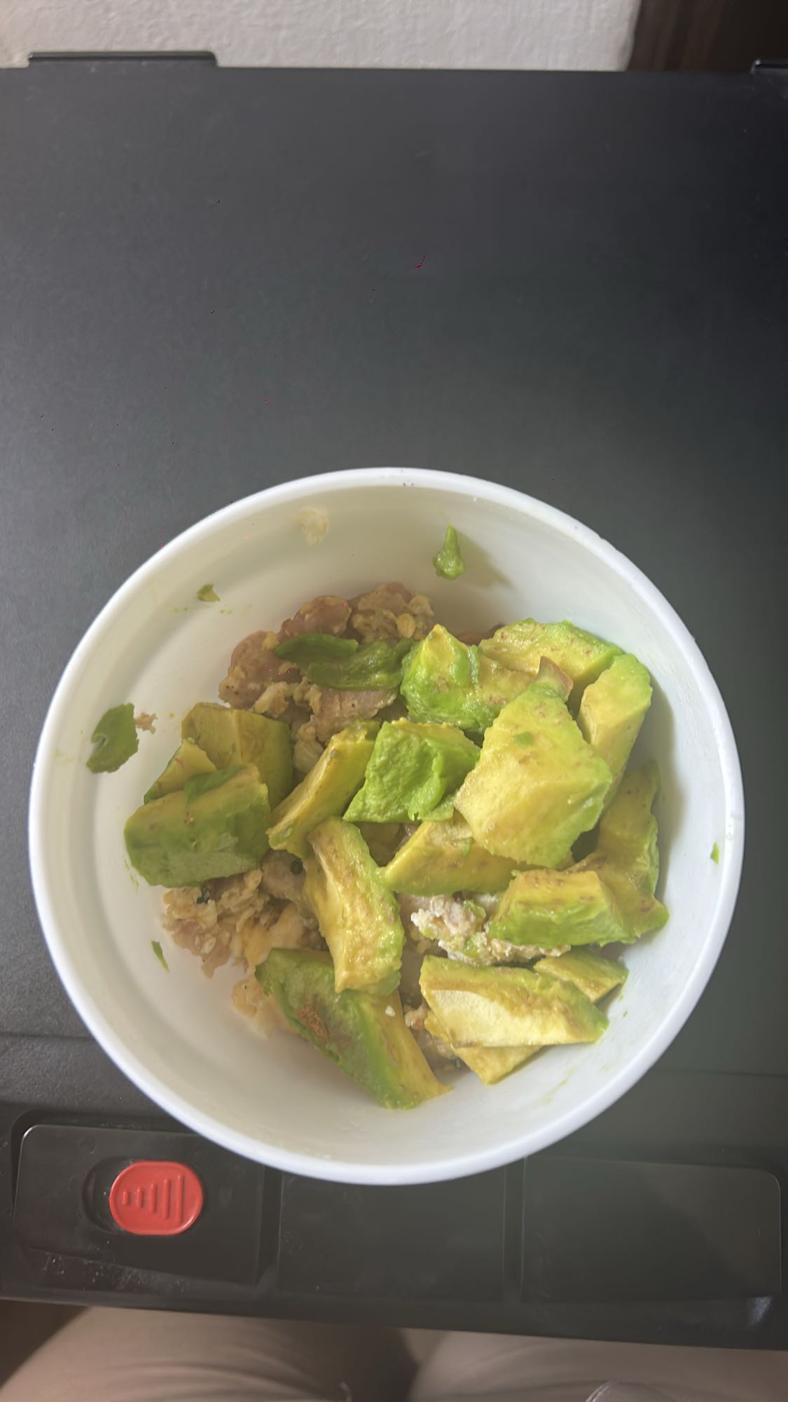 huevo revuelto con aguacate