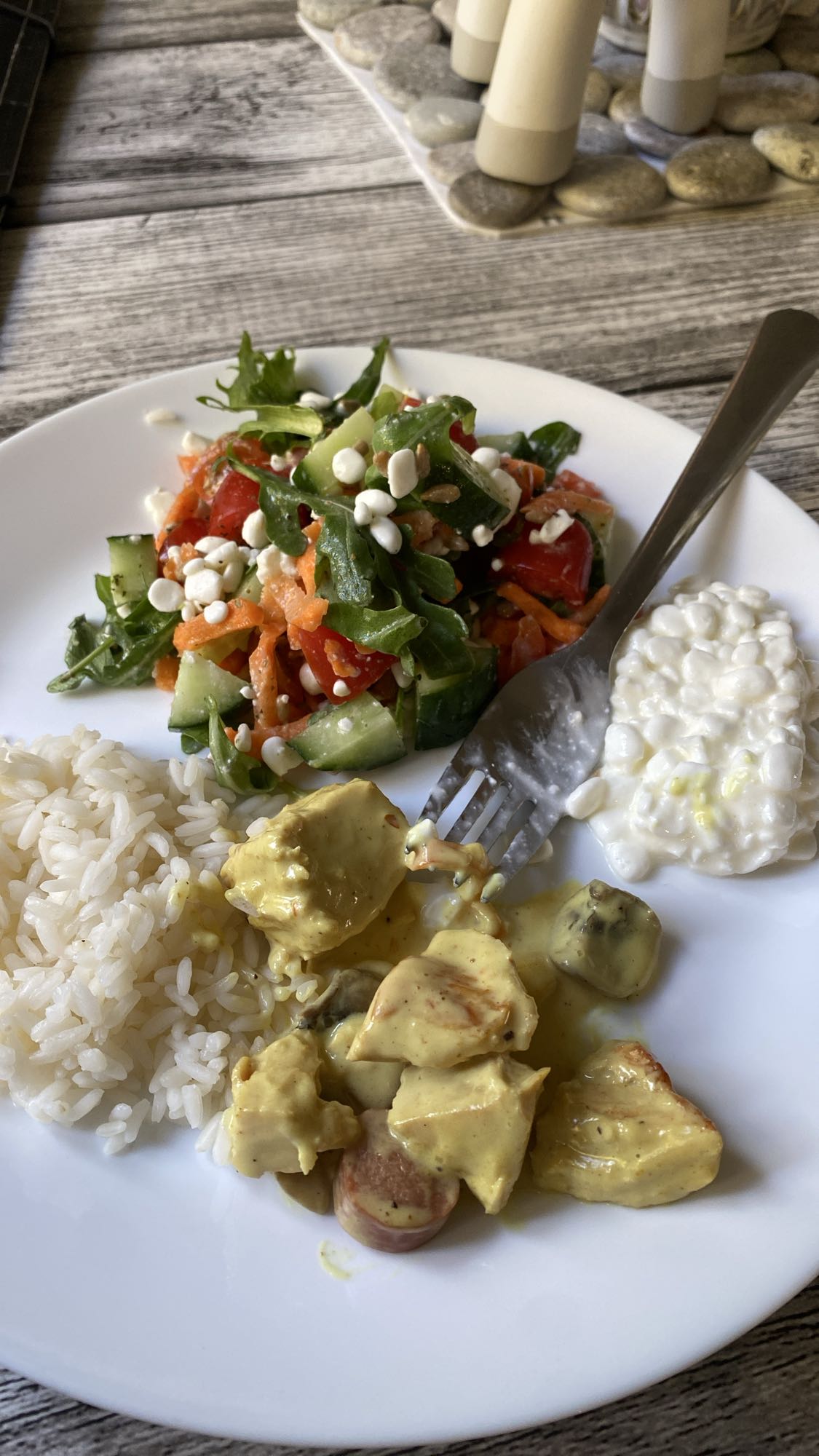 Kycklinggryta med ris och sallad