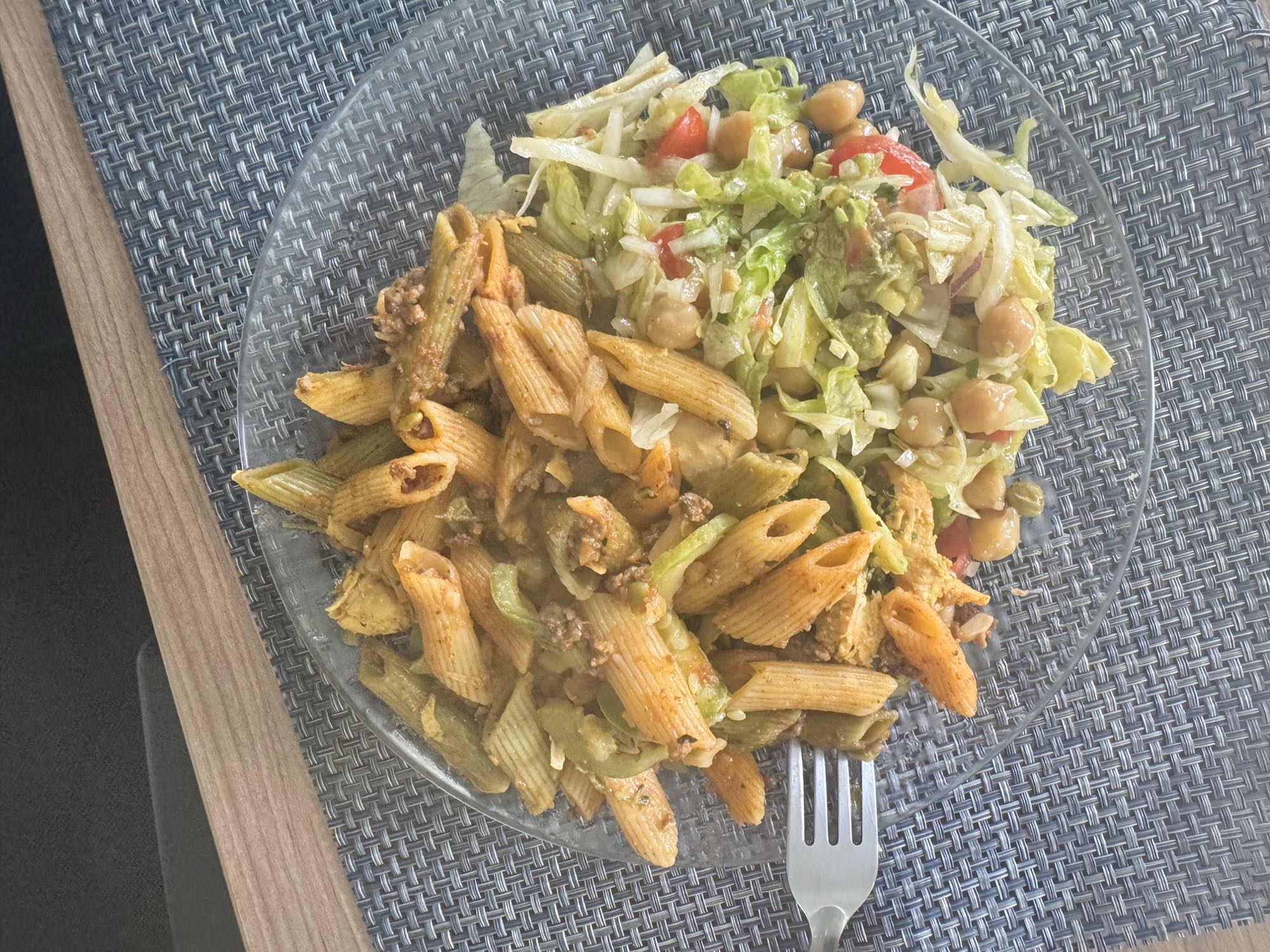Macarrão com salada