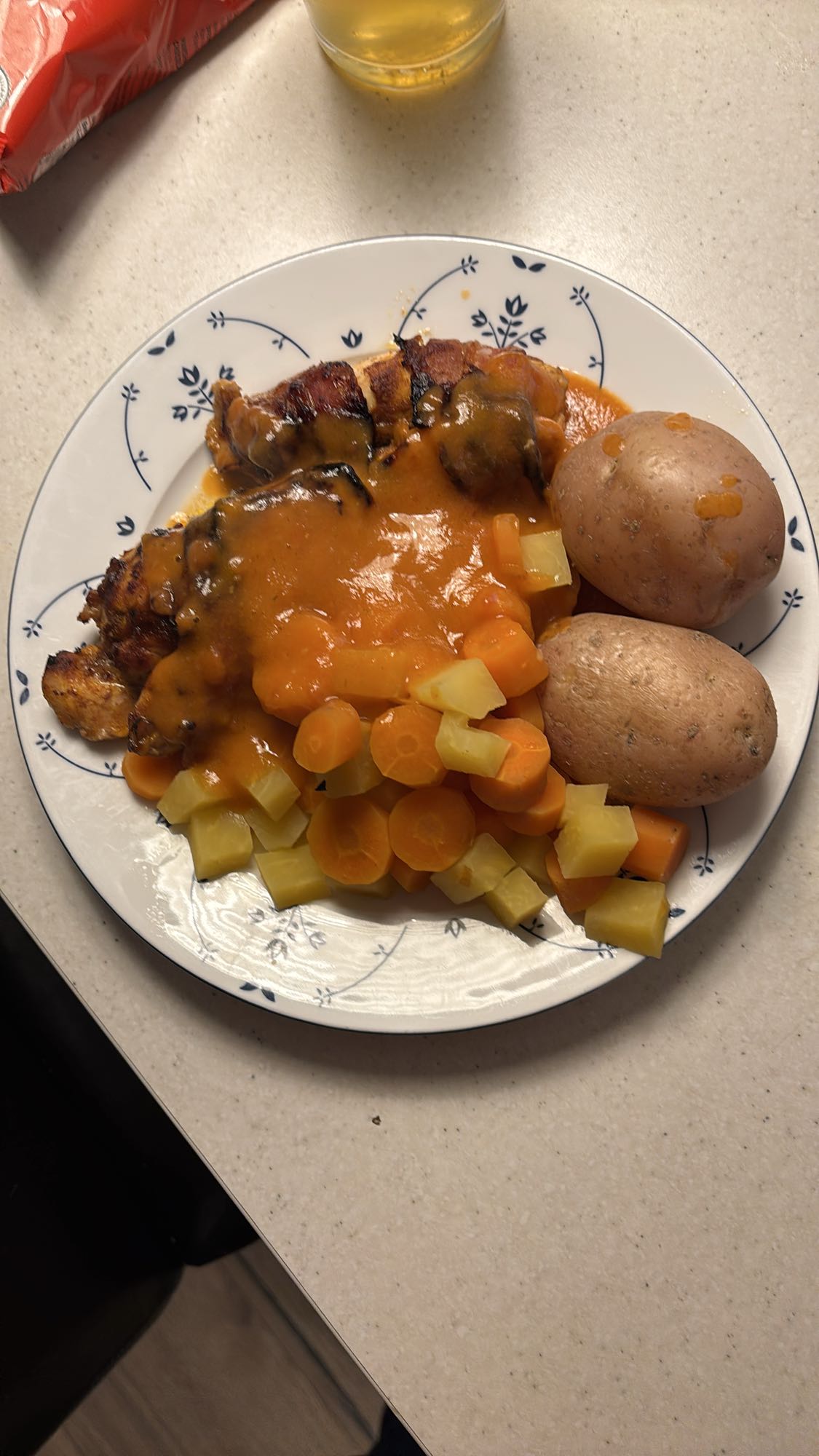 Kylling med poteter og saus