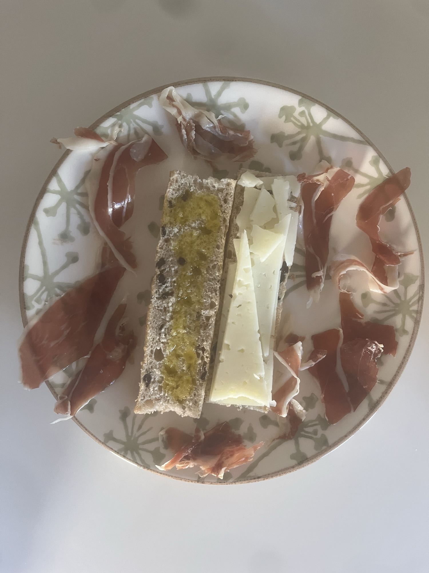 Pan con queso y jamón