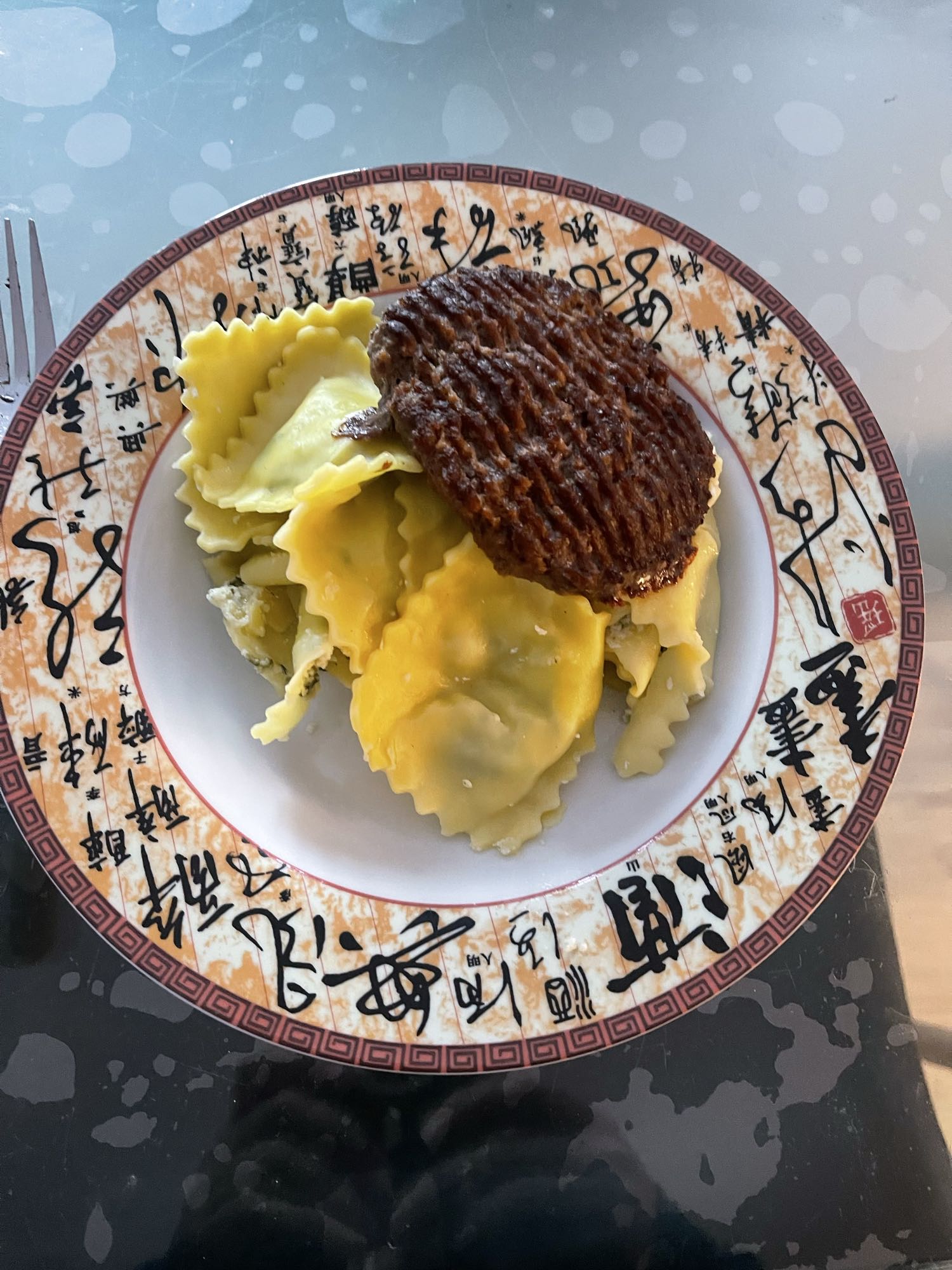 Raviolis et steak haché