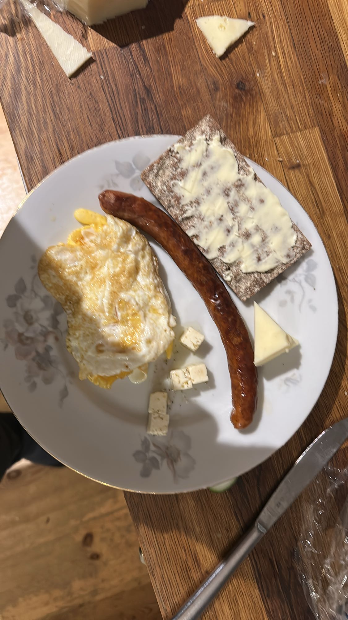 Korv och äggfrukost