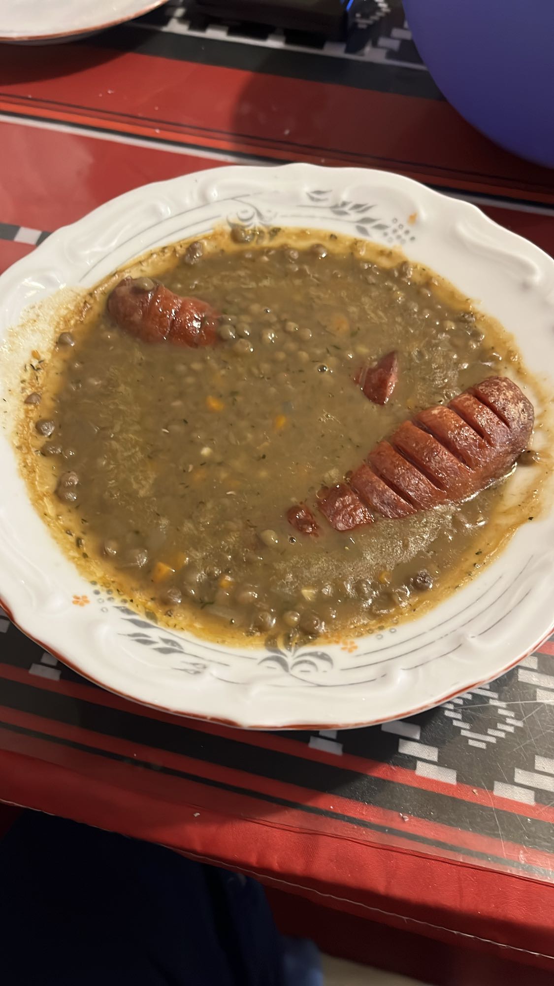 Леща с наденица