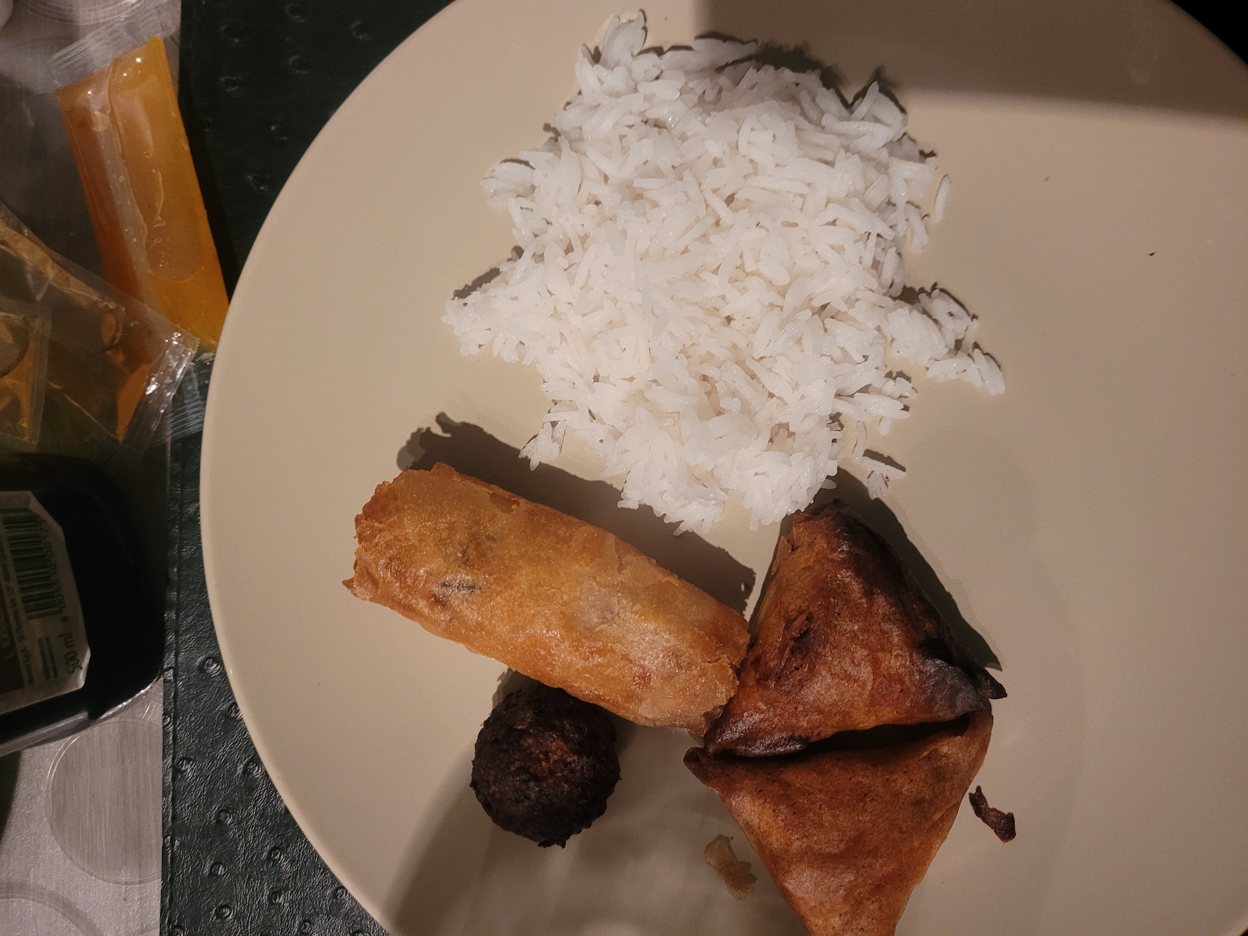 Riz, samoussa, nem, boulette
