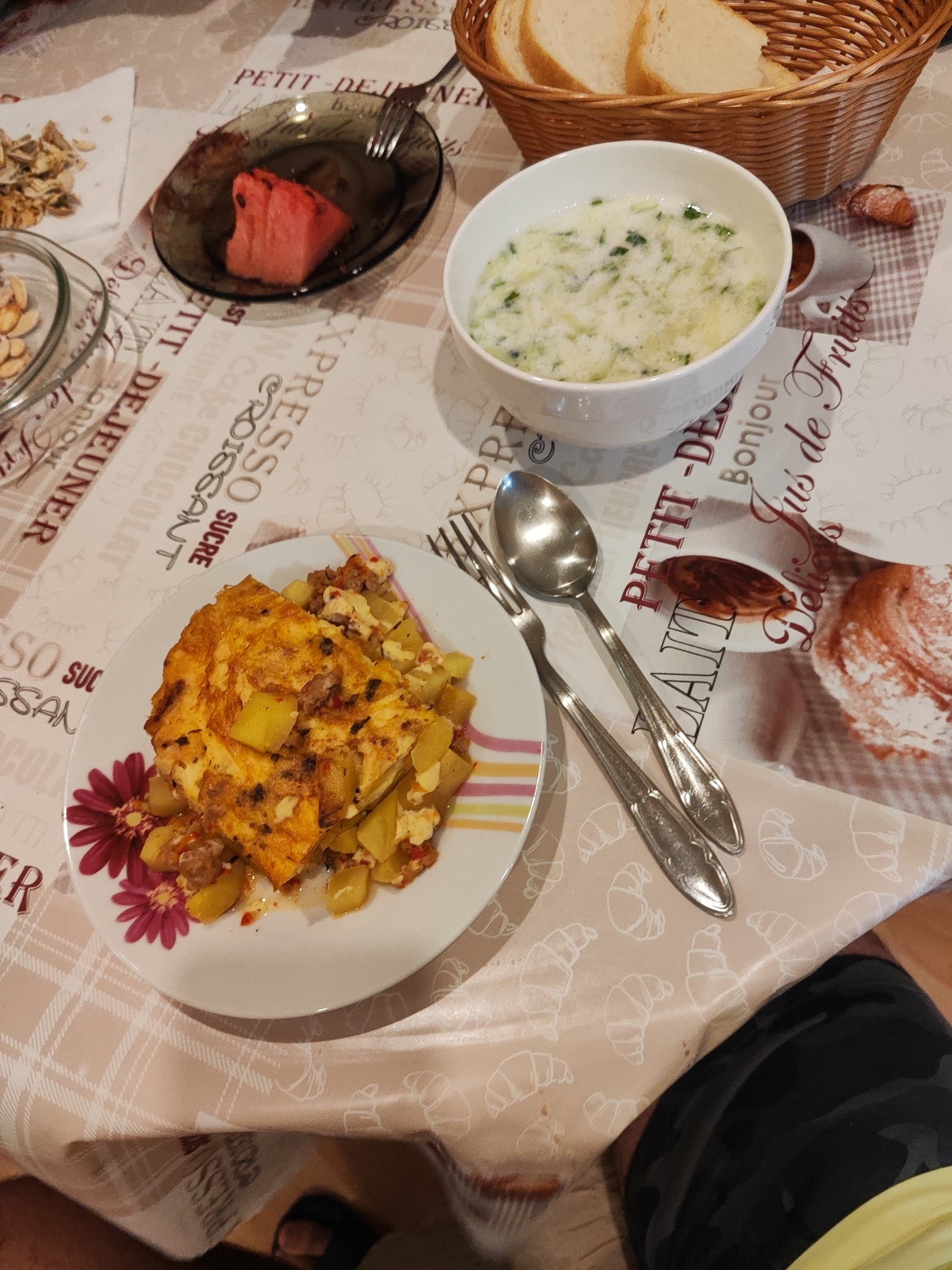 Omelette, soup, bread, fruit