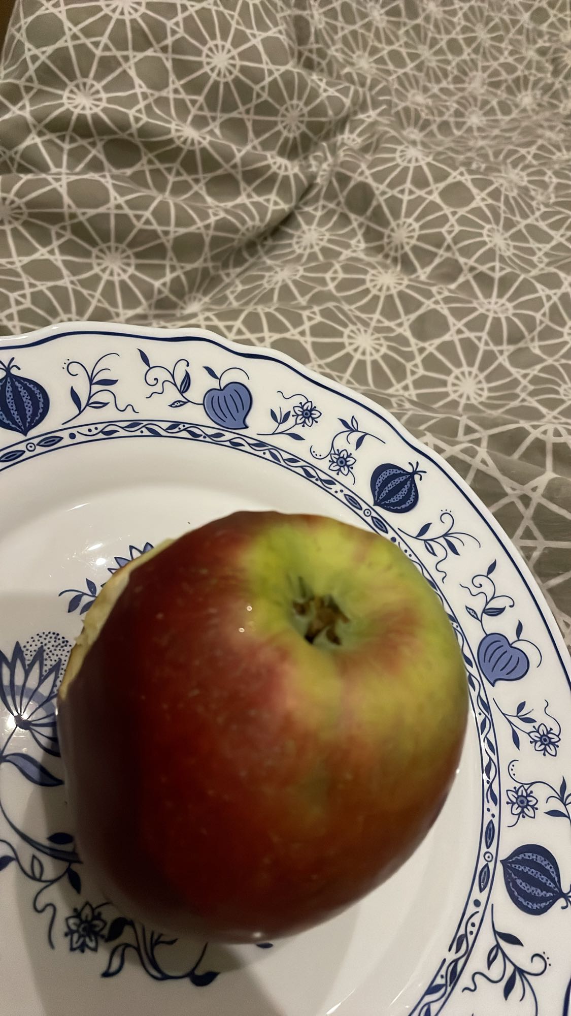 Jabłko na talerzu