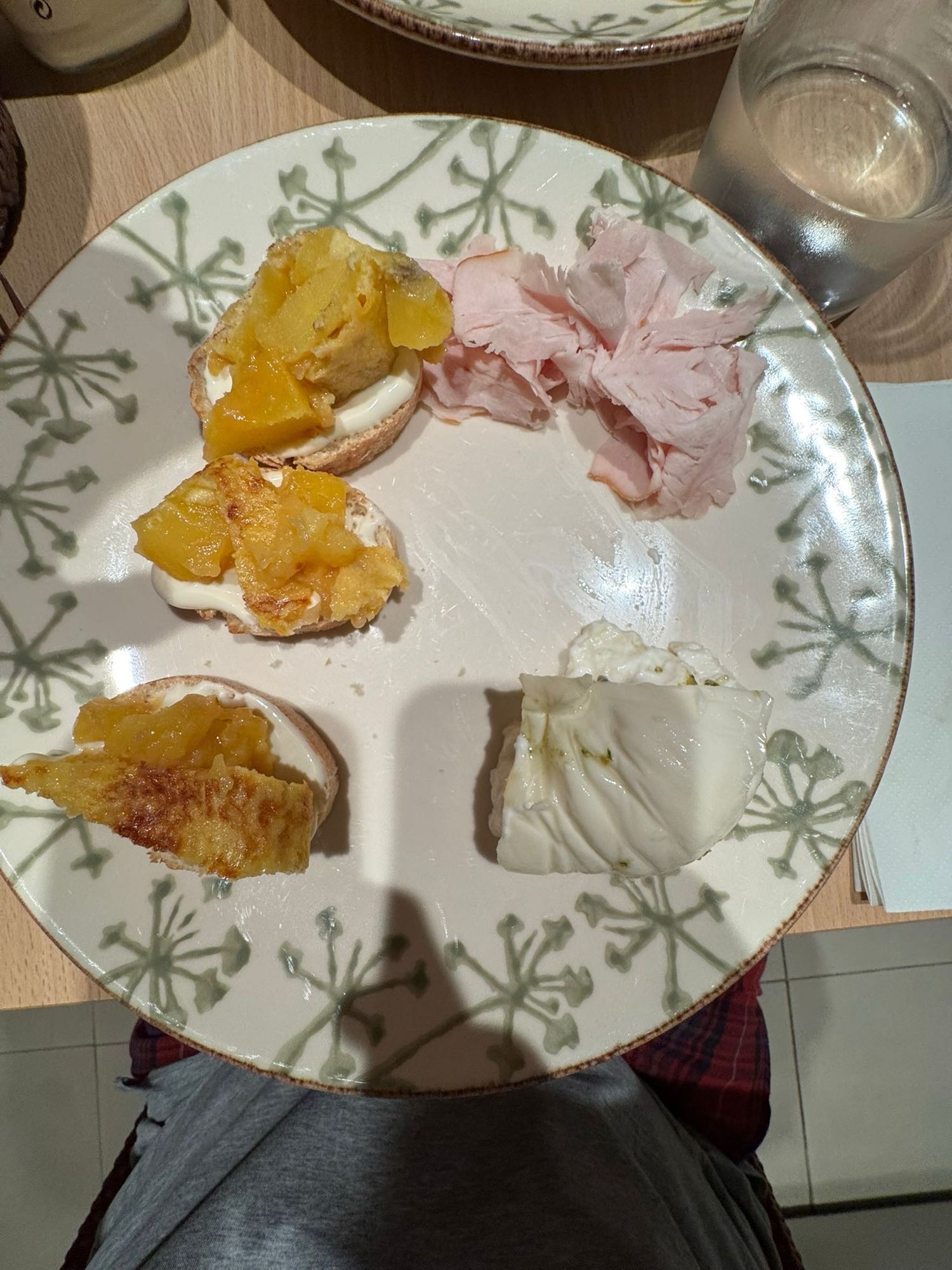 tapas con pescado y jamón